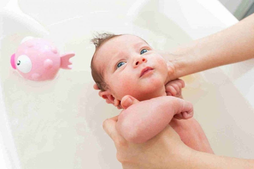 Prodotti per il bagnetto del neonato: quali usare?